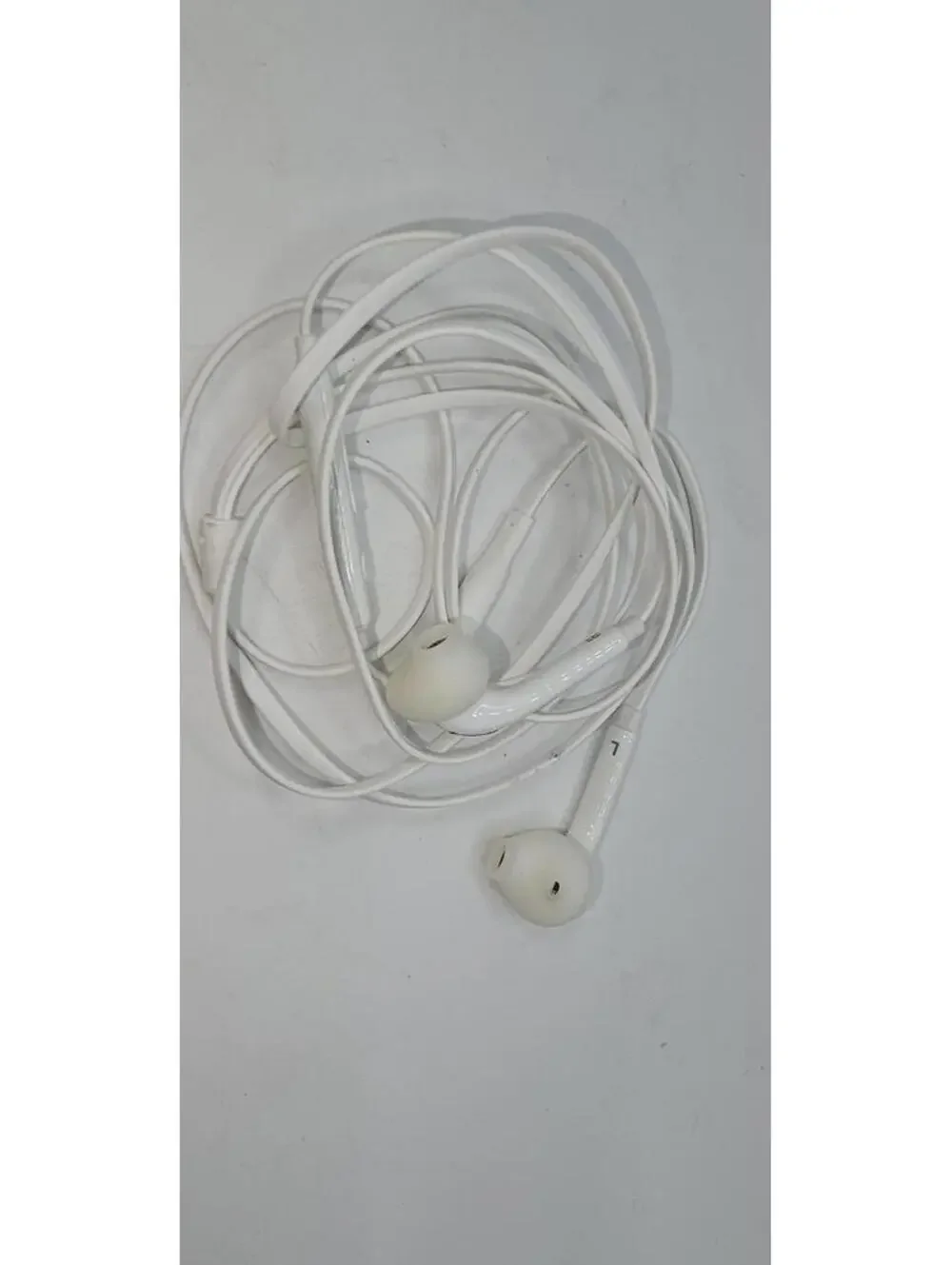 White Samsung Wired Earbuds with Inline Microphone